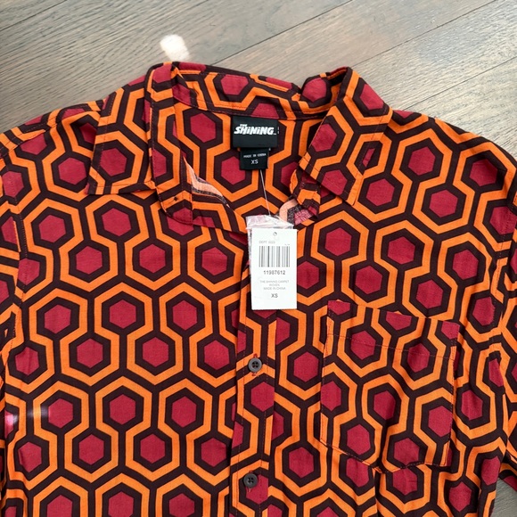 The Shining Overlook Hotel Carpet Woven Button-Up mens medium - Picture 5 of 6